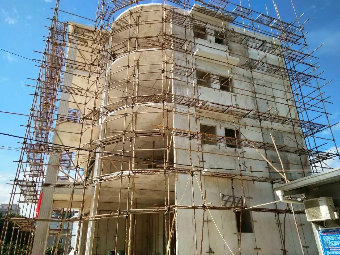 安宁星河绿色环保装配式建材在福建修建的五层别墅建筑